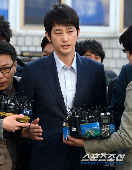 Hậu scandal cưỡng dâm, Park Shi Hoo bị phạt 200 triệu won - 2