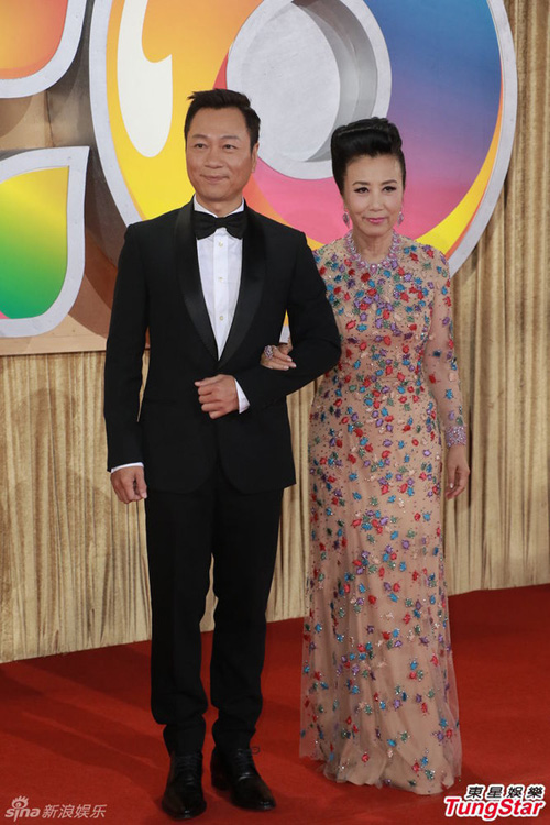 Chung Gia Hân diện đầm xuyên thấu tại lễ trao giải TVB - 14