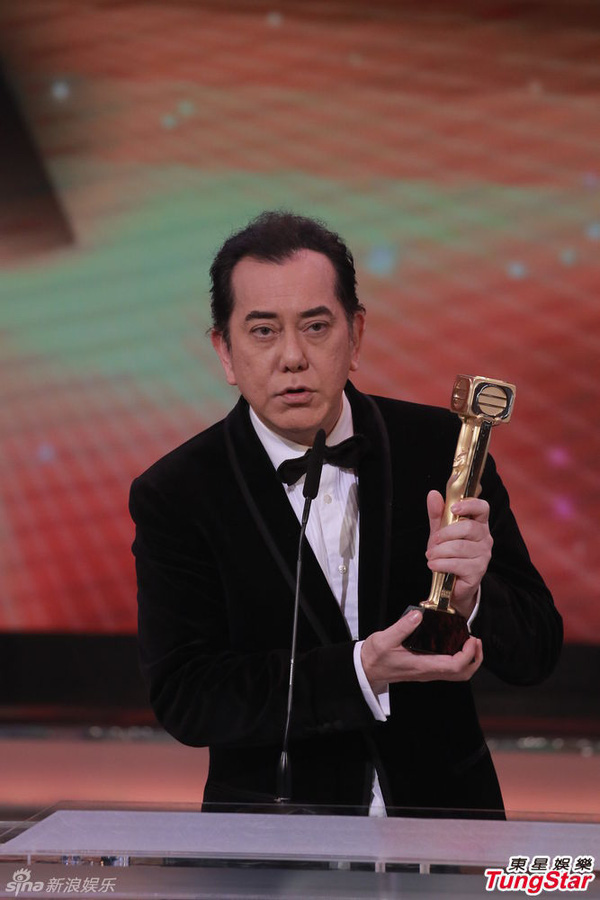 Chung Gia Hân diện đầm xuyên thấu tại lễ trao giải TVB - 1