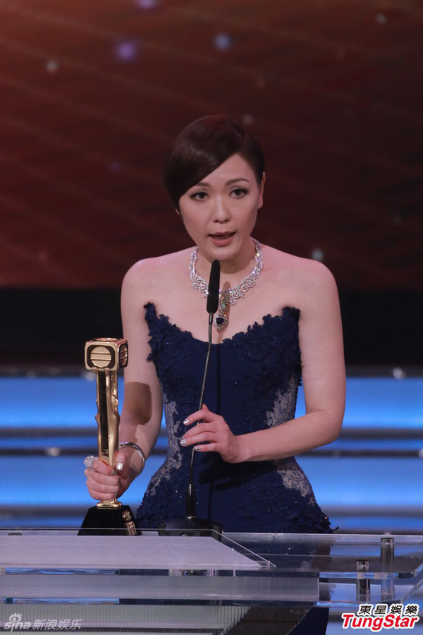 Chung Gia Hân diện đầm xuyên thấu tại lễ trao giải TVB - 4