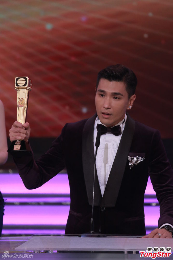 Chung Gia Hân diện đầm xuyên thấu tại lễ trao giải TVB - 5