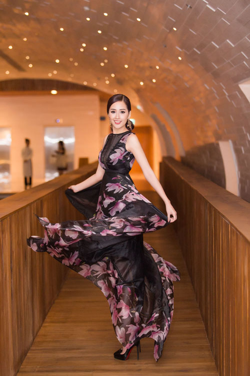 Mai Phương Thúy với biệt tài mặc màu đen tuyệt đẹp - 2