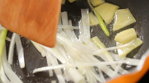 Canh cá củ cải thơm ngon, nóng hổi - 3