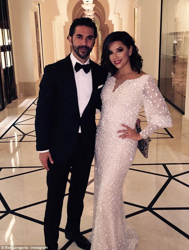 Ở tuổi 40, bạn thân Victoria Beckham đính hôn - 2