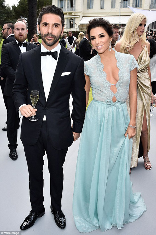 Ở tuổi 40, bạn thân Victoria Beckham đính hôn - 4