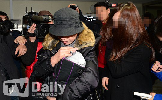 Bạn gái cũ Kim Hyun Joong đưa con trai đi xét nghiệm ADN - 2