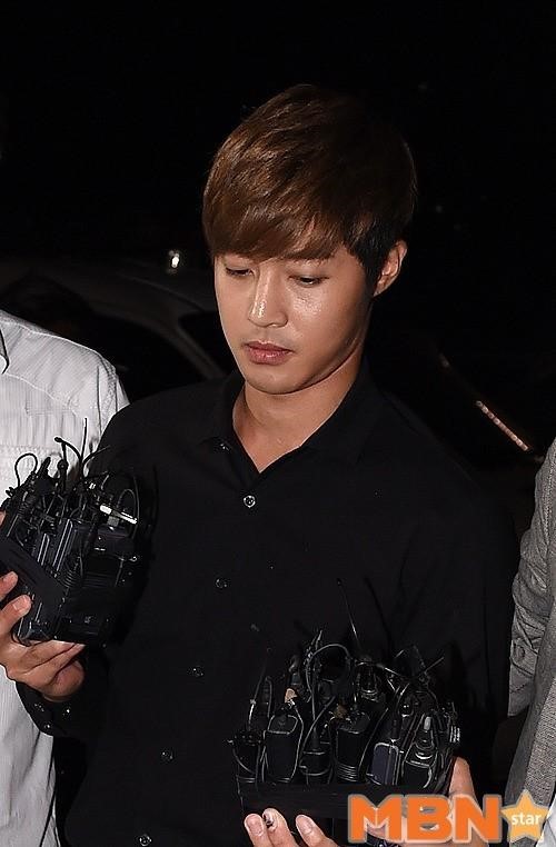 Bạn gái cũ Kim Hyun Joong đưa con trai đi xét nghiệm ADN - 7