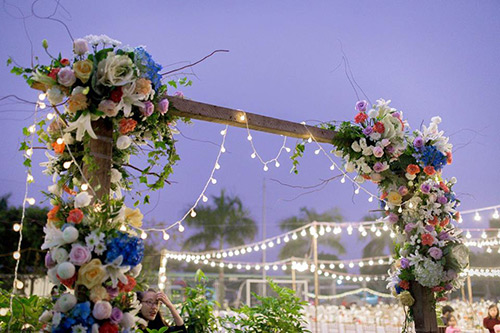 Đám cưới trên sân bóng đẹp ngất ngây của cô dâu 8x - 7