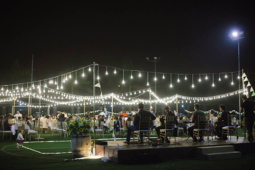 Đám cưới trên sân bóng đẹp ngất ngây của cô dâu 8x - 10