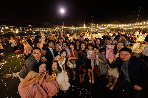 Đám cưới trên sân bóng đẹp ngất ngây của cô dâu 8x - 15