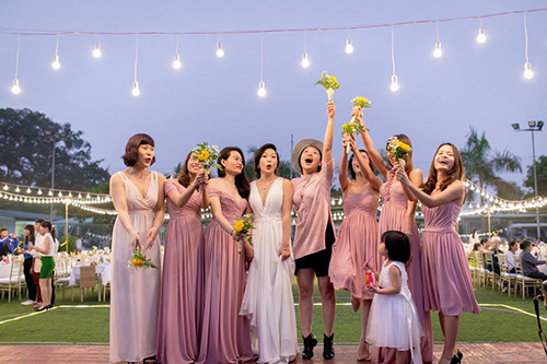 Đám cưới trên sân bóng đẹp ngất ngây của cô dâu 8x - 2