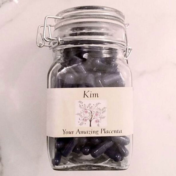 Kim Kardashian ăn nhau thai để tránh trầm cảm sau sinh - 2