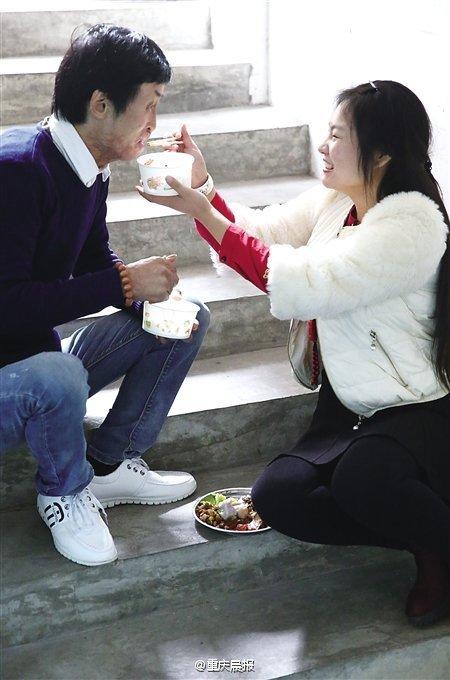 Chuyện tình cảm động của anh chàng có gương mặt dị dạng và cô nàng xinh đẹp - 1