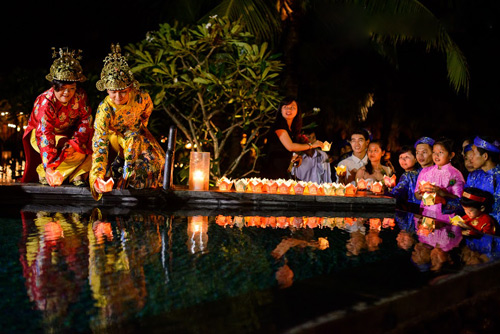 Cặp đôi mặc trang phục hoàng tộc trong lễ cưới - 10