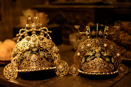 Cặp đôi mặc trang phục hoàng tộc trong lễ cưới - 7