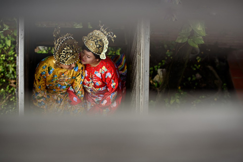 Cặp đôi mặc trang phục hoàng tộc trong lễ cưới - 14