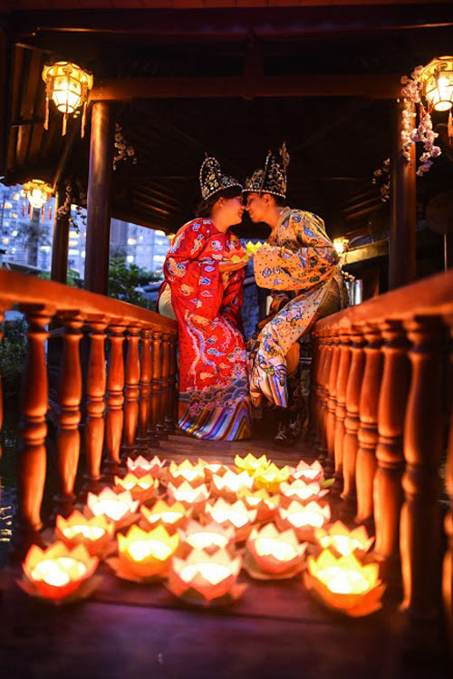 Cặp đôi mặc trang phục hoàng tộc trong lễ cưới - 11