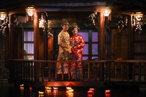 Cặp đôi mặc trang phục hoàng tộc trong lễ cưới - 13