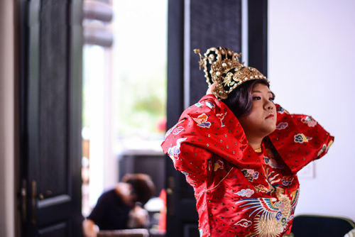 Cặp đôi mặc trang phục hoàng tộc trong lễ cưới - 5