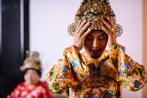 Cặp đôi mặc trang phục hoàng tộc trong lễ cưới - 6