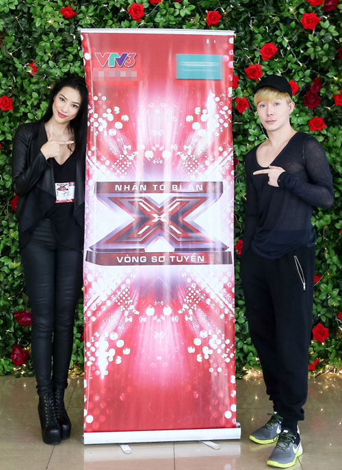 Nathan Lee mặc áo xuyên thấu ủng hộ bạn thi quot;X Factorquot; - 4