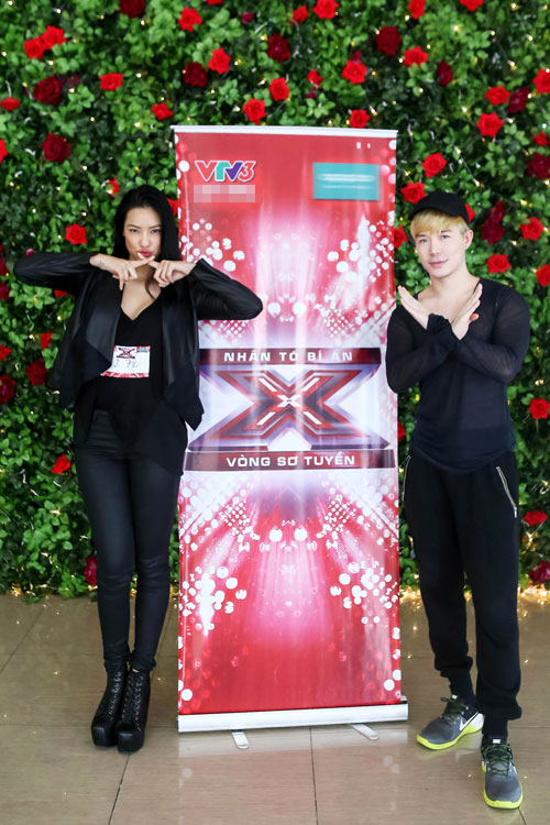 Nathan Lee mặc áo xuyên thấu ủng hộ bạn thi quot;X Factorquot; - 5