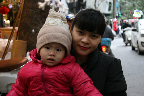 Cuối tuần dạo Hàng Mã sắm đồ Giáng Sinh muôn hình, muôn giá - 3