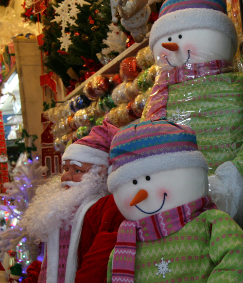 Cuối tuần dạo Hàng Mã sắm đồ Giáng Sinh muôn hình, muôn giá - 18