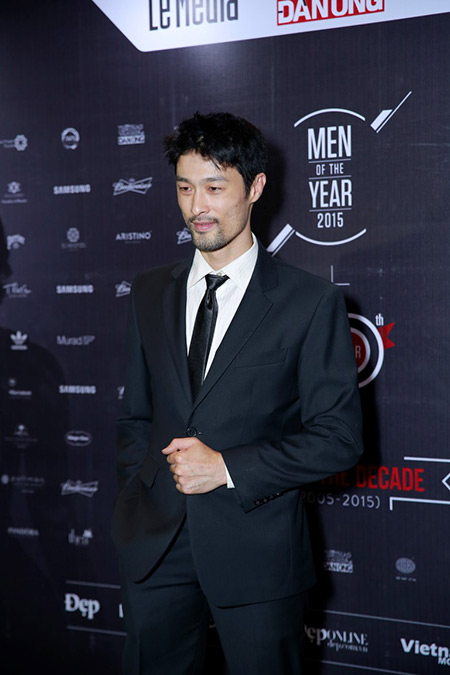 Johnny trí nguyễn phong cách với aristino trên thảm đỏ - 3