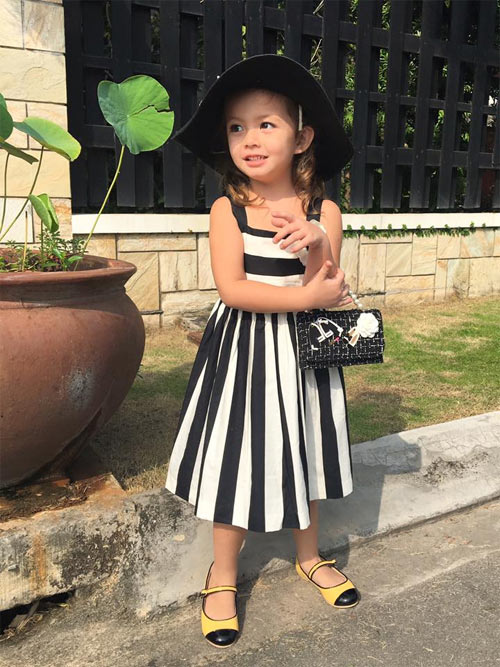 Con gái Hồng Nhung thướt tha như người mẫu nhí - 1