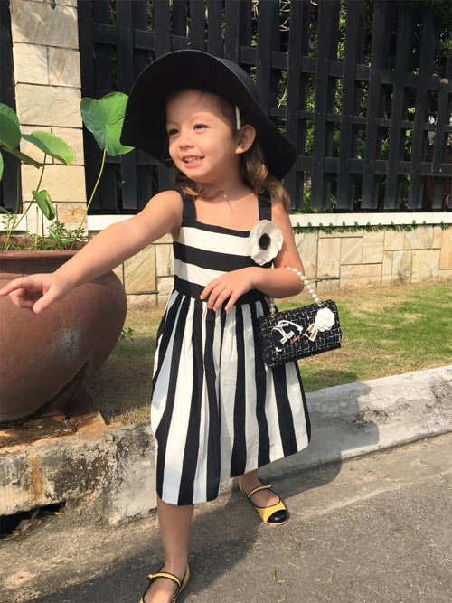 Con gái Hồng Nhung thướt tha như người mẫu nhí - 2