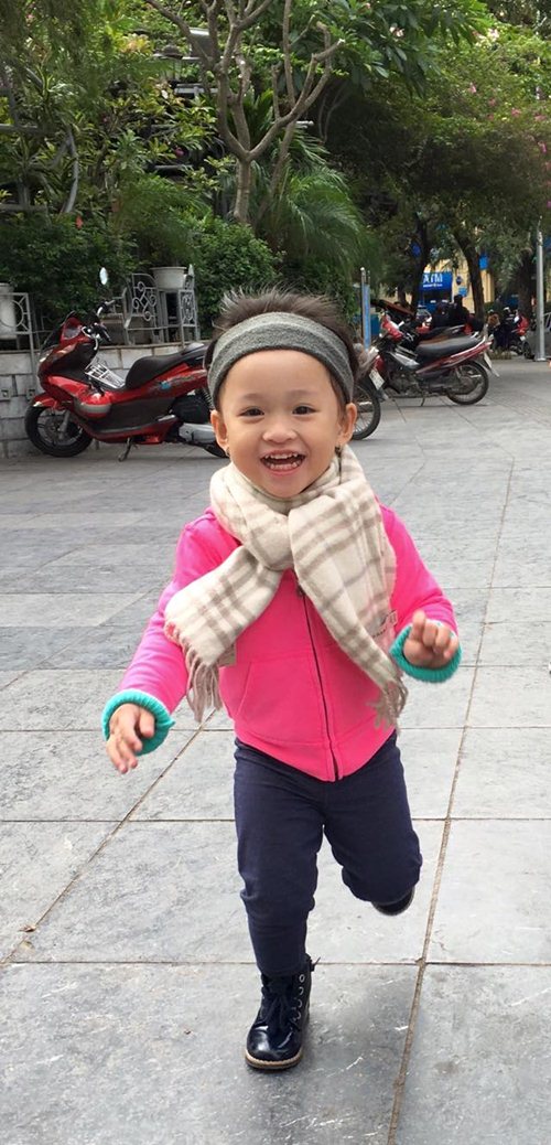quot;Công chúaquot; nhà Phan Đinh Tùng hồn nhiên trên phố - 2