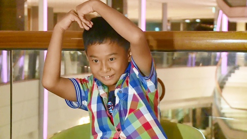 Thanh Thảo Hugo dỗ dành cầu thủ nhí như con đẻ - 17