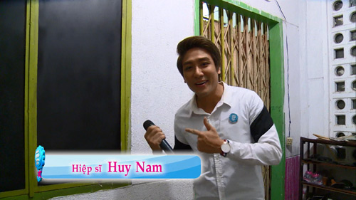 Huy Nam trổ tài nấu mì quảng giúp bé thực hiện ước mơ - 1