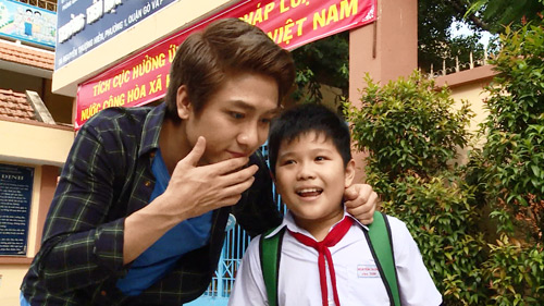 Huy Nam trổ tài nấu mì quảng giúp bé thực hiện ước mơ - 2