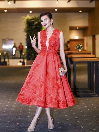 Thanh Hằng đeo nhẫn 4 tỷ đi sự kiện - 1