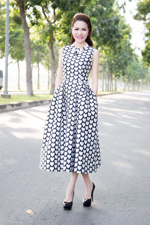 Kiểu tóc giúp HH Bùi Thị Hà trẻ trung, sang trọng - 2