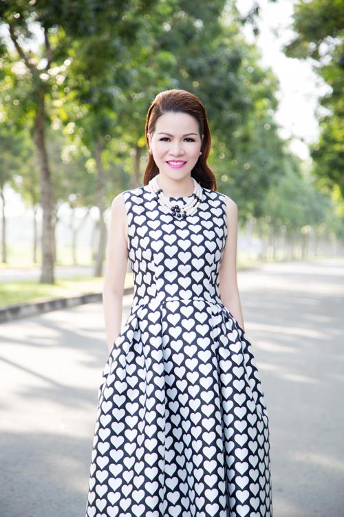Kiểu tóc giúp HH Bùi Thị Hà trẻ trung, sang trọng - 4