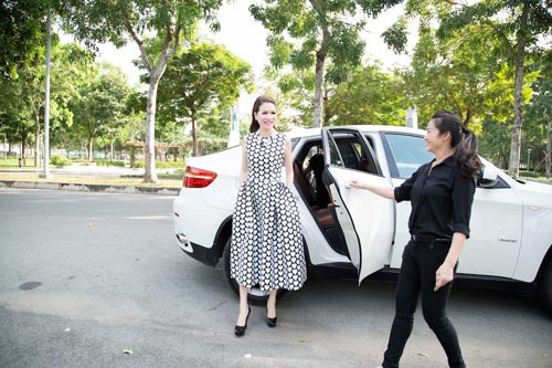 Kiểu tóc giúp HH Bùi Thị Hà trẻ trung, sang trọng - 8