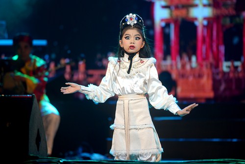 quot;Bản sao nhí Thùy Chiquot; ẵm trọn 200 triệu đồng - 11