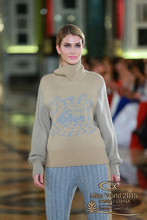 Nhan sắc và trí tuệ hơn người của Tân Hoa hậu Thế giới - 6