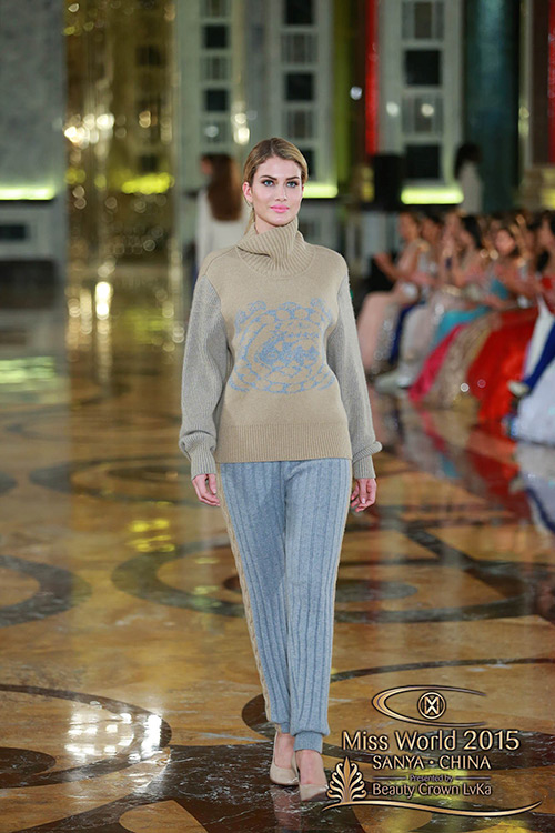 Nhan sắc và trí tuệ hơn người của Tân Hoa hậu Thế giới - 7