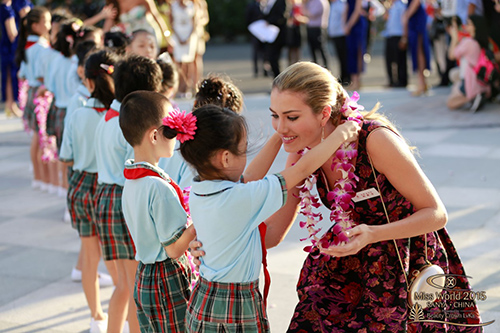 Nhan sắc và trí tuệ hơn người của Tân Hoa hậu Thế giới - 11