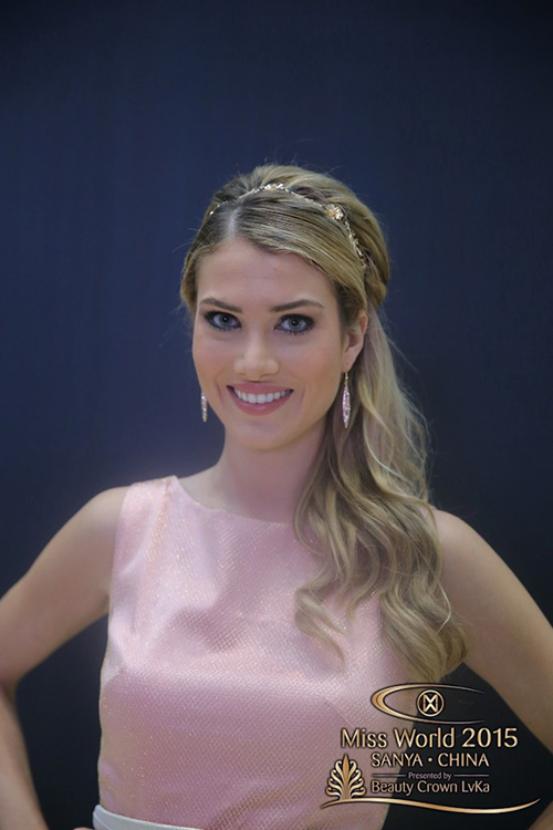 Nhan sắc và trí tuệ hơn người của Tân Hoa hậu Thế giới - 3