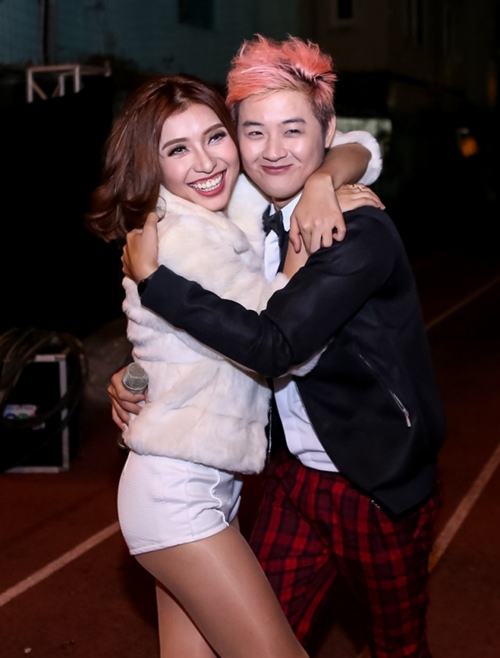 Tiêu Châu Như Quỳnh thân thiết bên Thanh Duy ngày tái xuất - 6