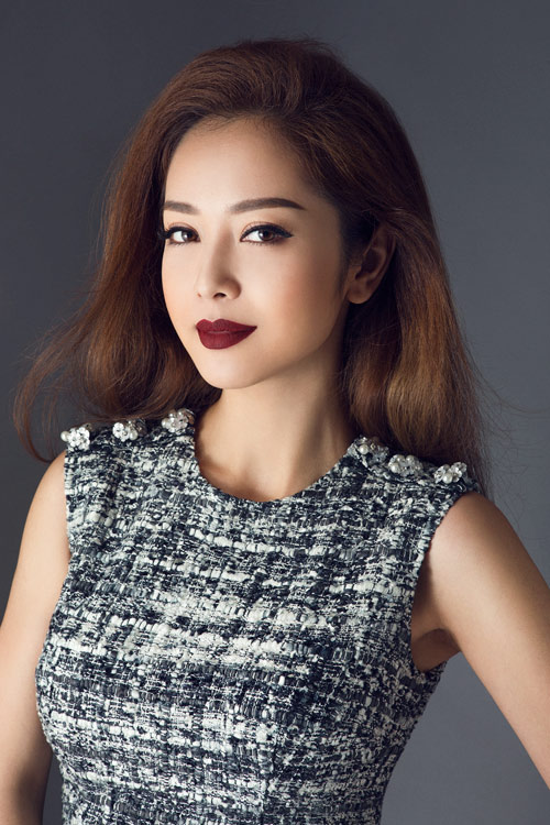Jennifer Phạm khoe vòng ba gợi cảm với đầm ôm sát - 2