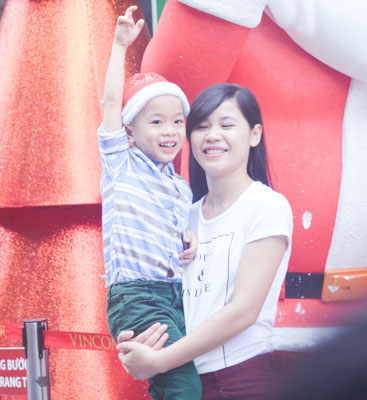 Người Sài Gòn đưa con đi chơi Noel sớm - 2