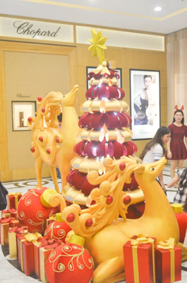 Người Sài Gòn đưa con đi chơi Noel sớm - 1