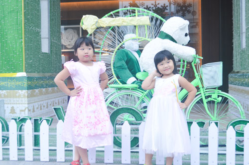 Người Sài Gòn đưa con đi chơi Noel sớm - 7