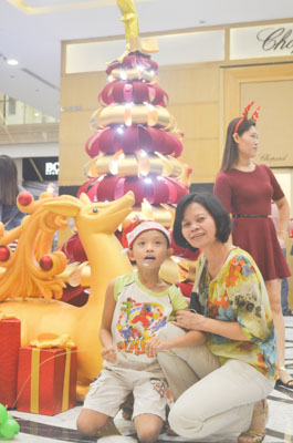 Người Sài Gòn đưa con đi chơi Noel sớm - 9